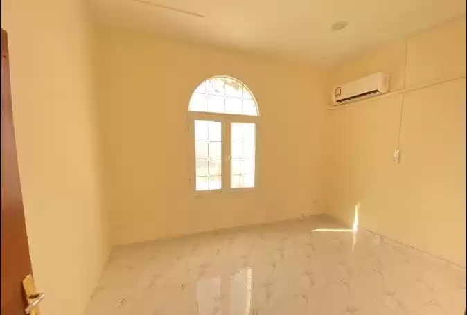 Residential Ready Property 2 Bedrooms U/F Apartment  for rent in Doha #15707 - 1  image 